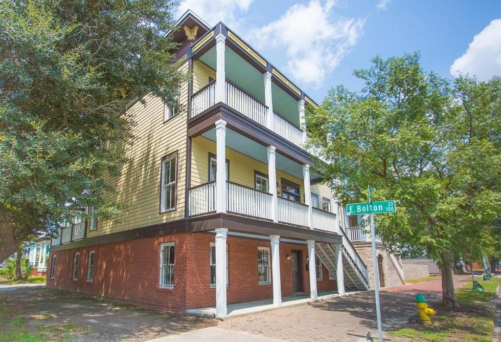 Historic Downtown Savannah House | Parkside Place by Lucky Savannah