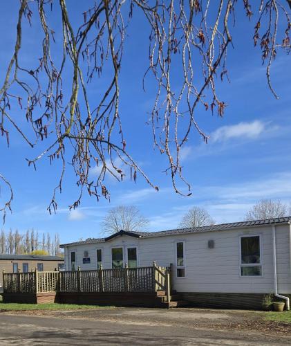 Great Houghton Apartment | Parkview Billing Aquadrome