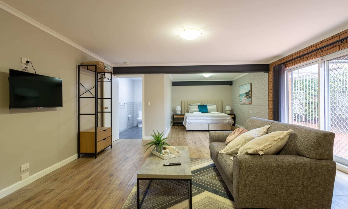 Dubbo House | Parkview - Pool, Ultimate Entertainer