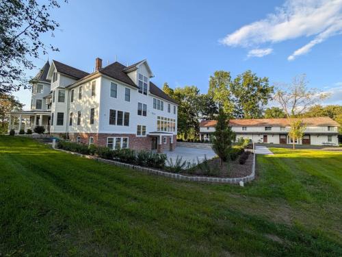 Goshen House | Parkway House Goshen Bed And Breakfast Suite 1