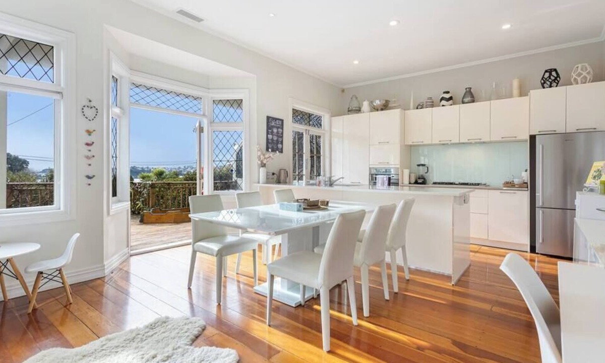 Parnell House | Parnell home with stunning views