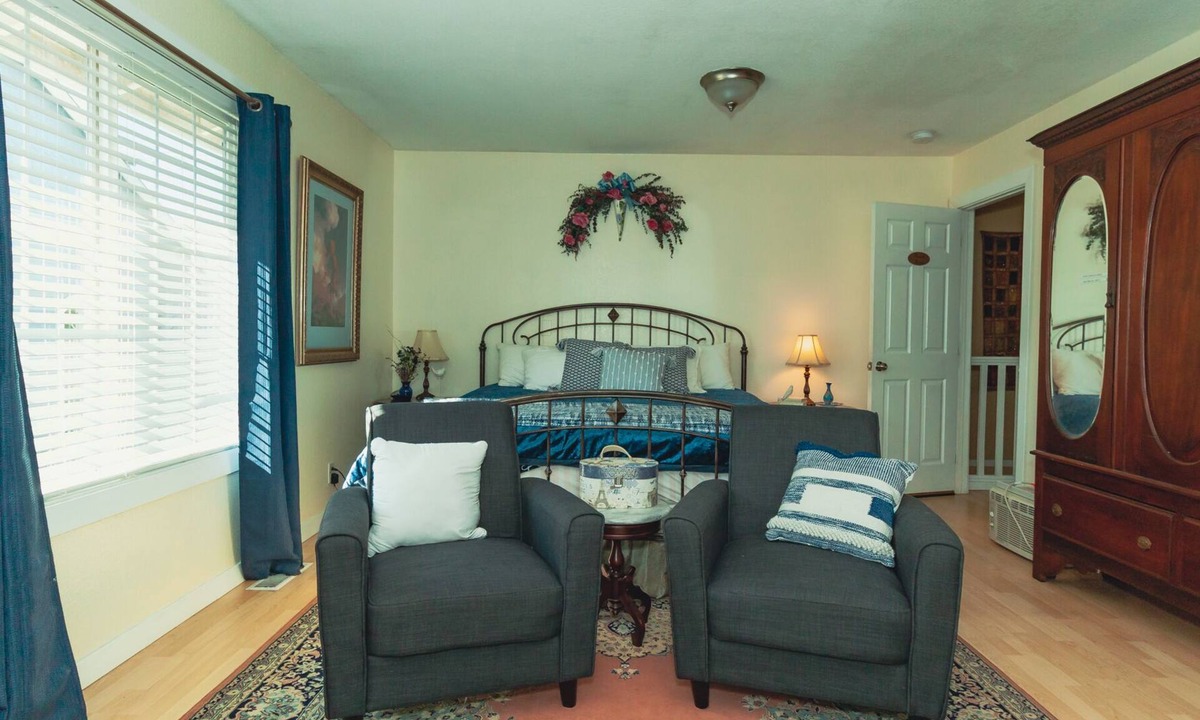Yelm Bed & Breakfast | Parrish Room at BNB