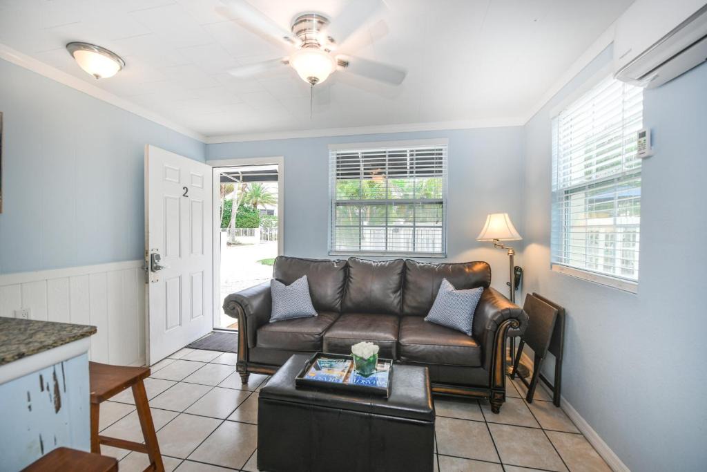 Siesta Key Village Hotel | Parrot Beach Cottages Suite #2