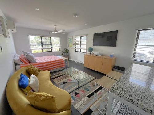 Bundaberg North Apartment | Parrots Nest - 1 Bedroom