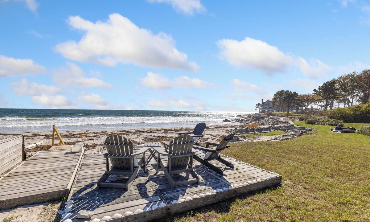 Kennebunk House | Parsons Beach Front Secluded Escape