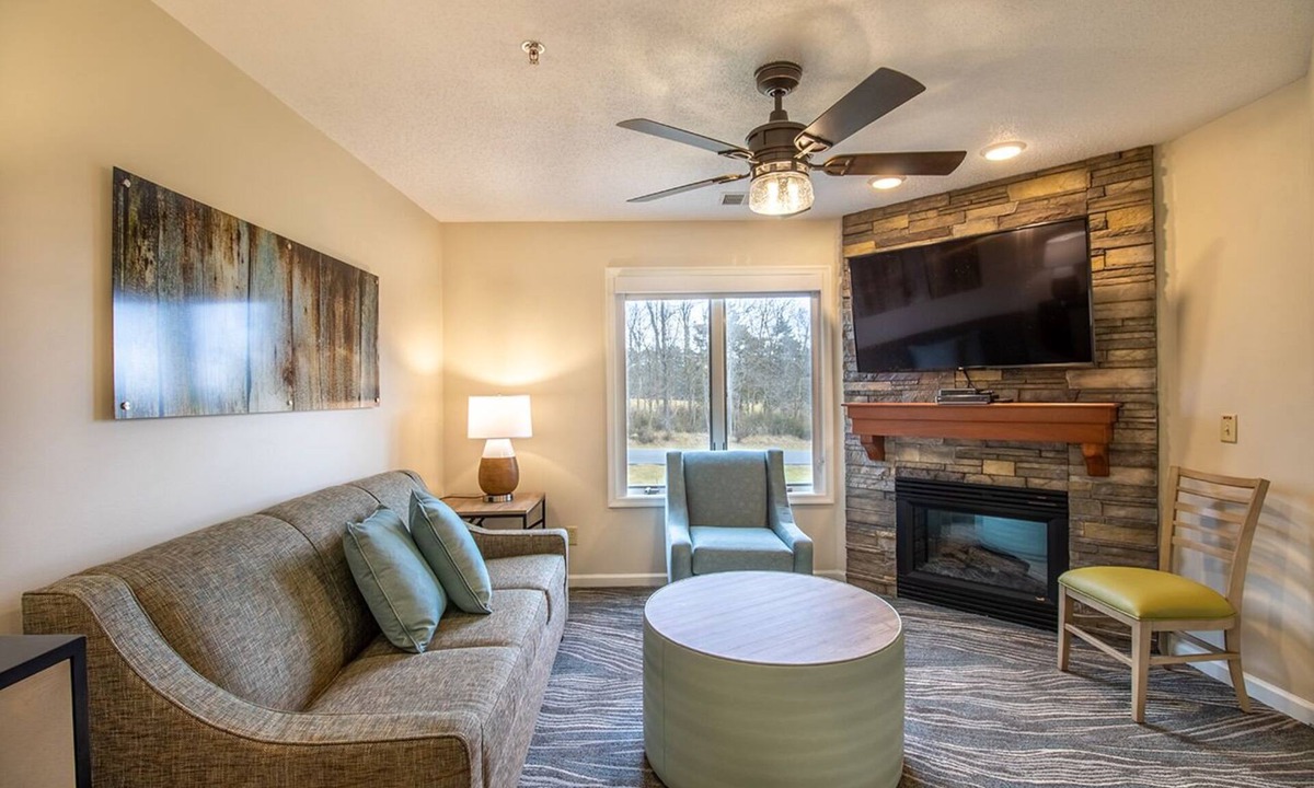 McGaheysville Condo | Partial Kitchen, King Bed, sleeps 4