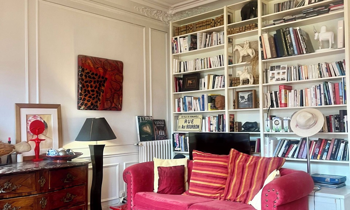 Ternes Apartment | Party of 6! Arc de Triomphe