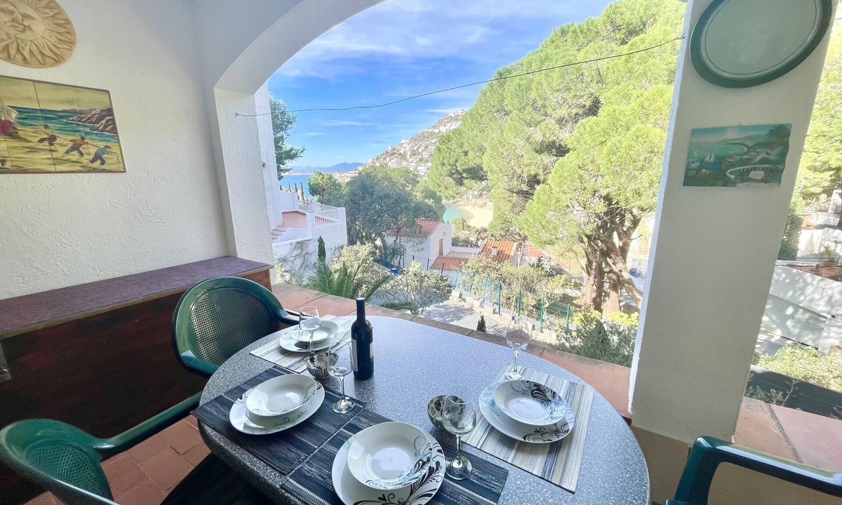 Almadraba-Canyelles Apartment | PAS. Views of Canyelles, private parking and Wifi