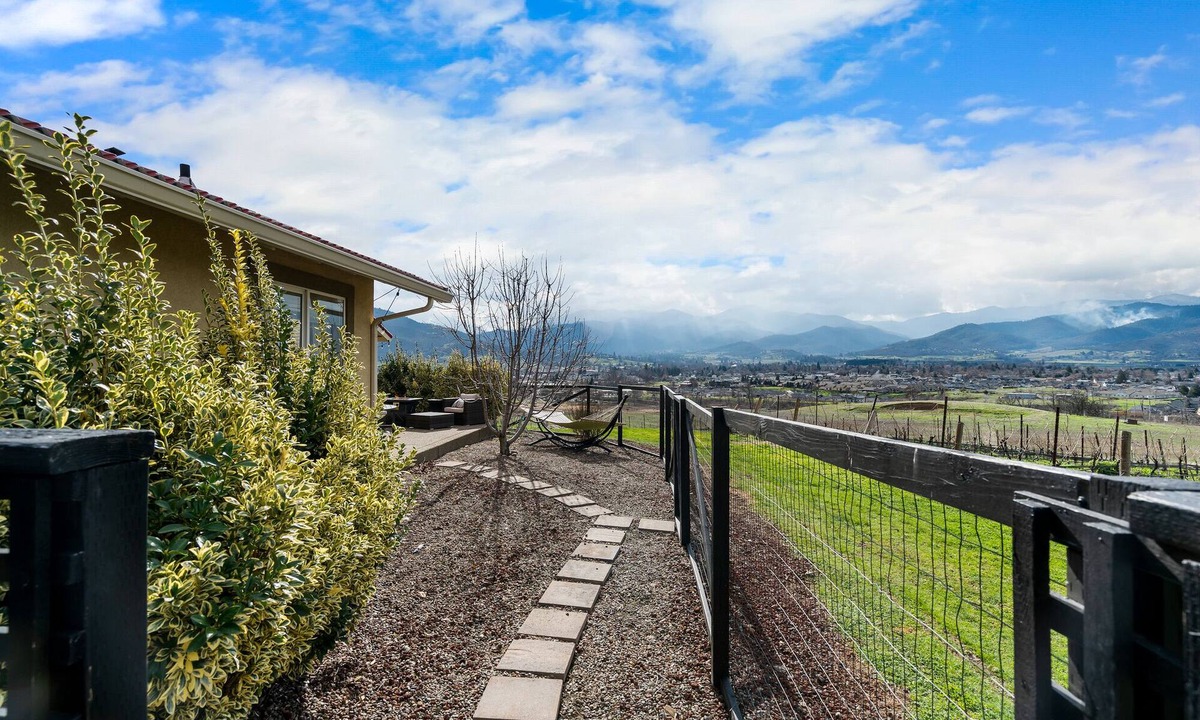 Talent Cottage | Paschal Winery