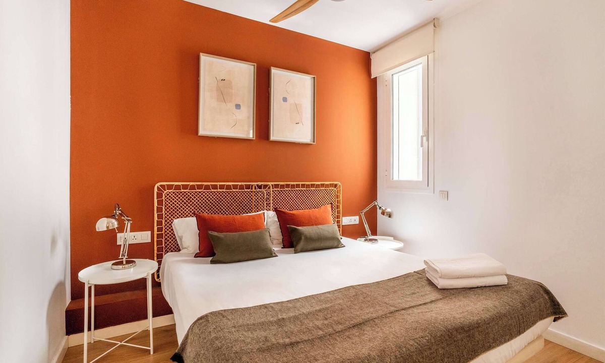 L'Antiga Esquerra de l'Eixample Apartment | Paseo de Gracia spacious 4BD - 4BTH