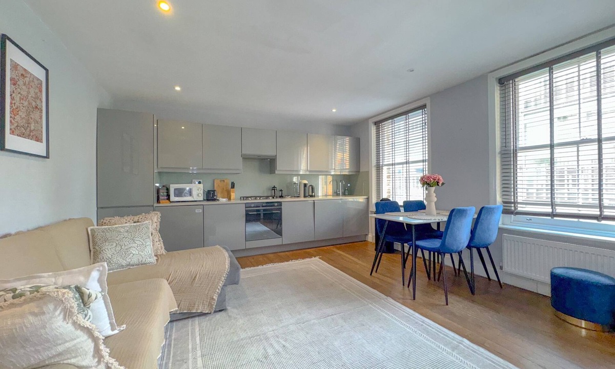 Soho Apartment | Pass the Keys | Central 2 Bed 2 Bath Duplex