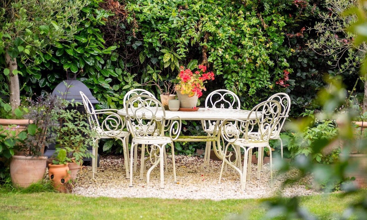 Longworth House | Pass the Keys | Charming 18th century stone cottage