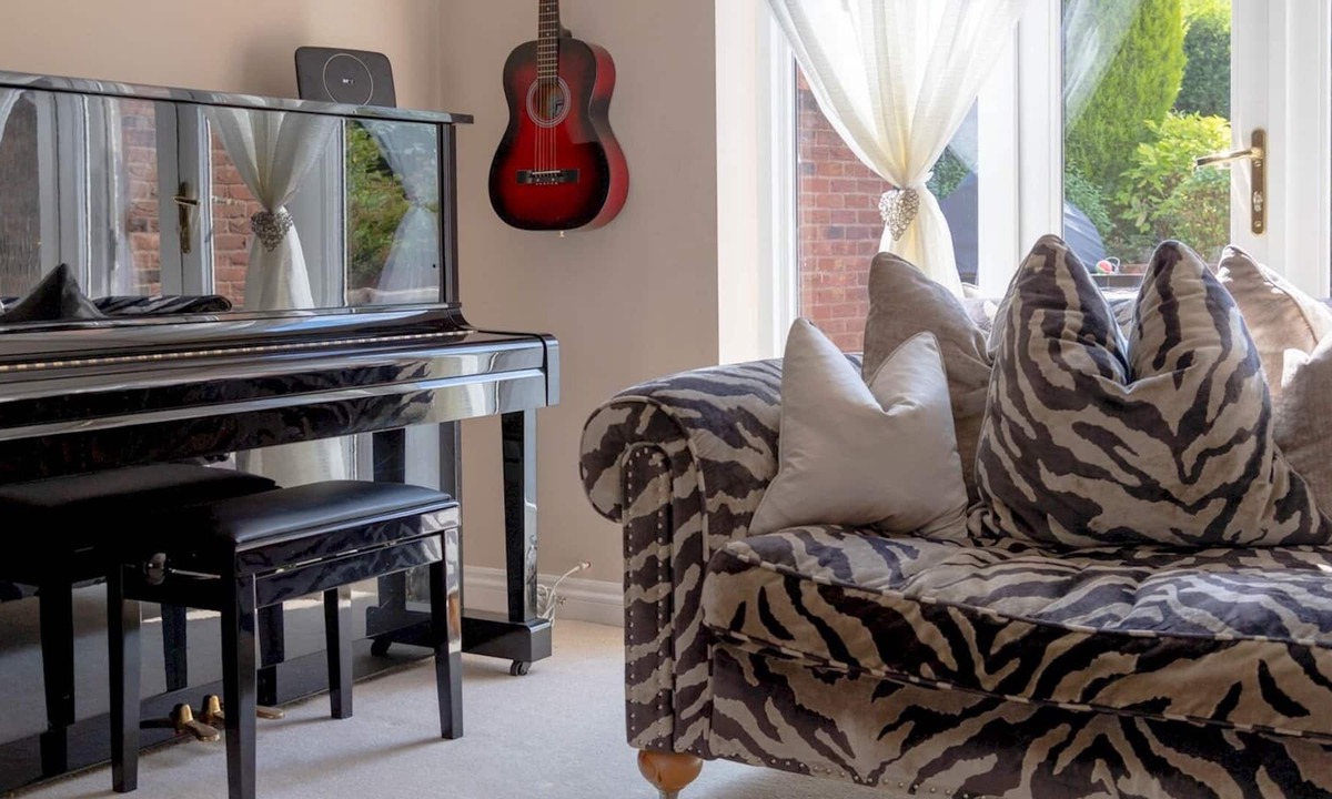 Hereford House | Pass the Keys | Charming Modern House