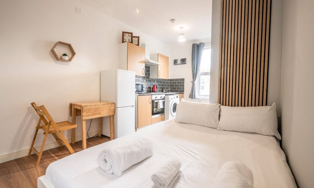 St. Ann's Apartment | Pass the Keys | Compact studio flat North London