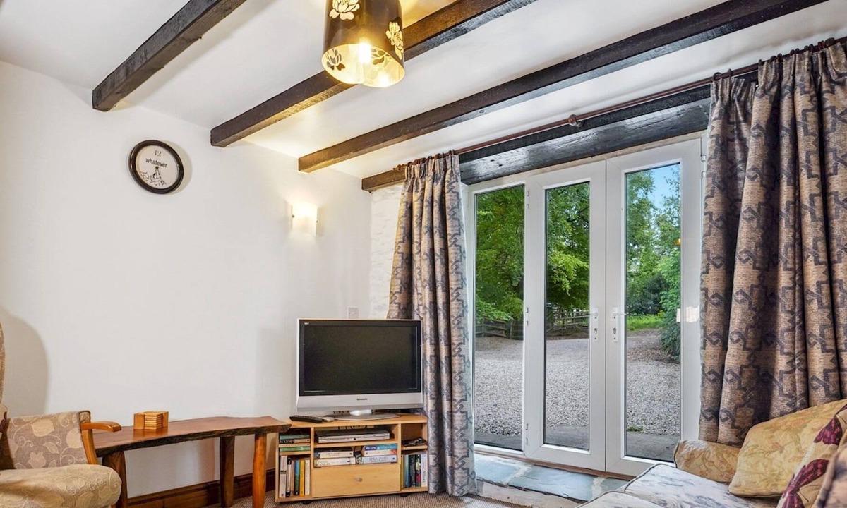 Bontnewydd House | Pass the Keys | Cosy 3 Bedroom Barn Conversion with pool