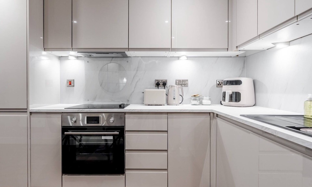 Vauxhall Apartment | Pass the Keys | Luxury Flat with River Views. 1 Bed. Sleeps 4