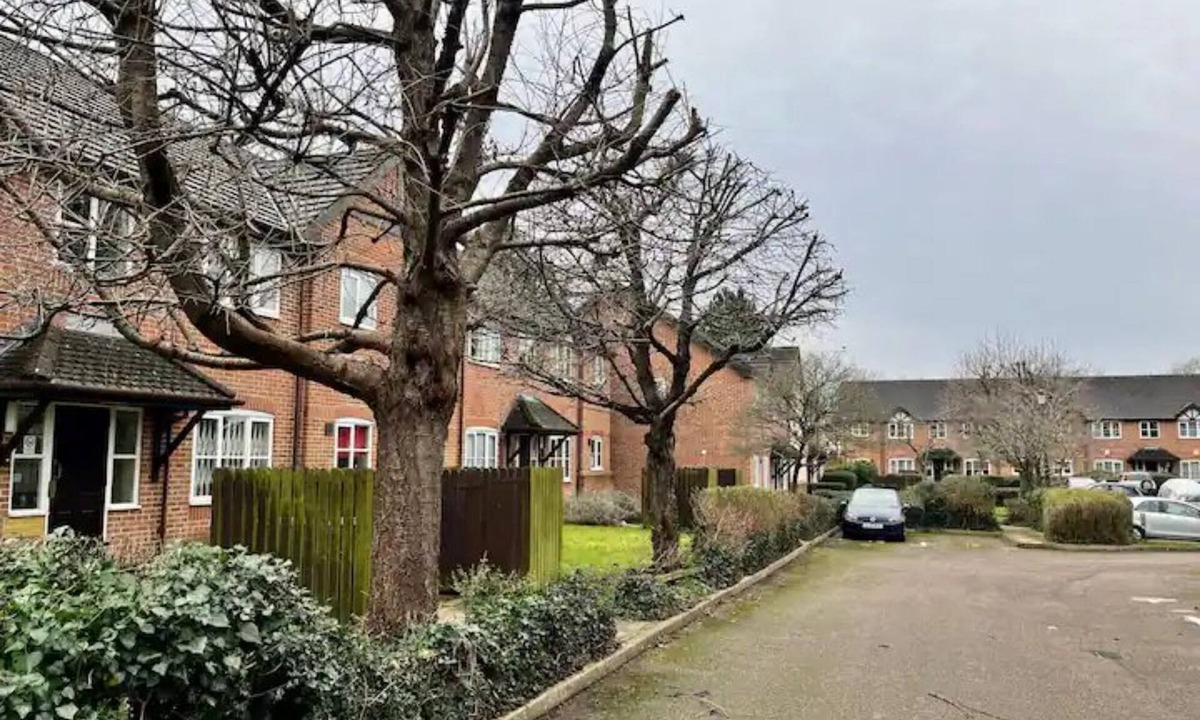 Rickmansworth Apartment | Pass the Keys | Modern Family Friendly Flat with Parking