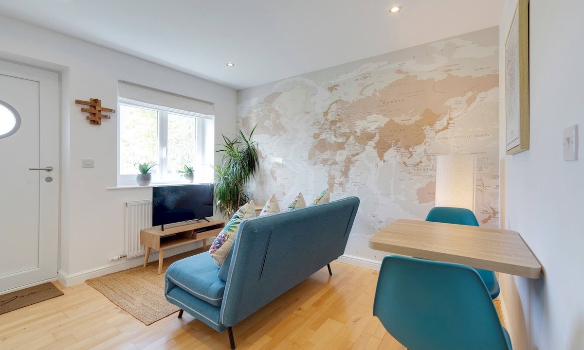 Trumpington House | Pass the Keys | Modern & Spacious 1 Bed Terrace with Free Parking