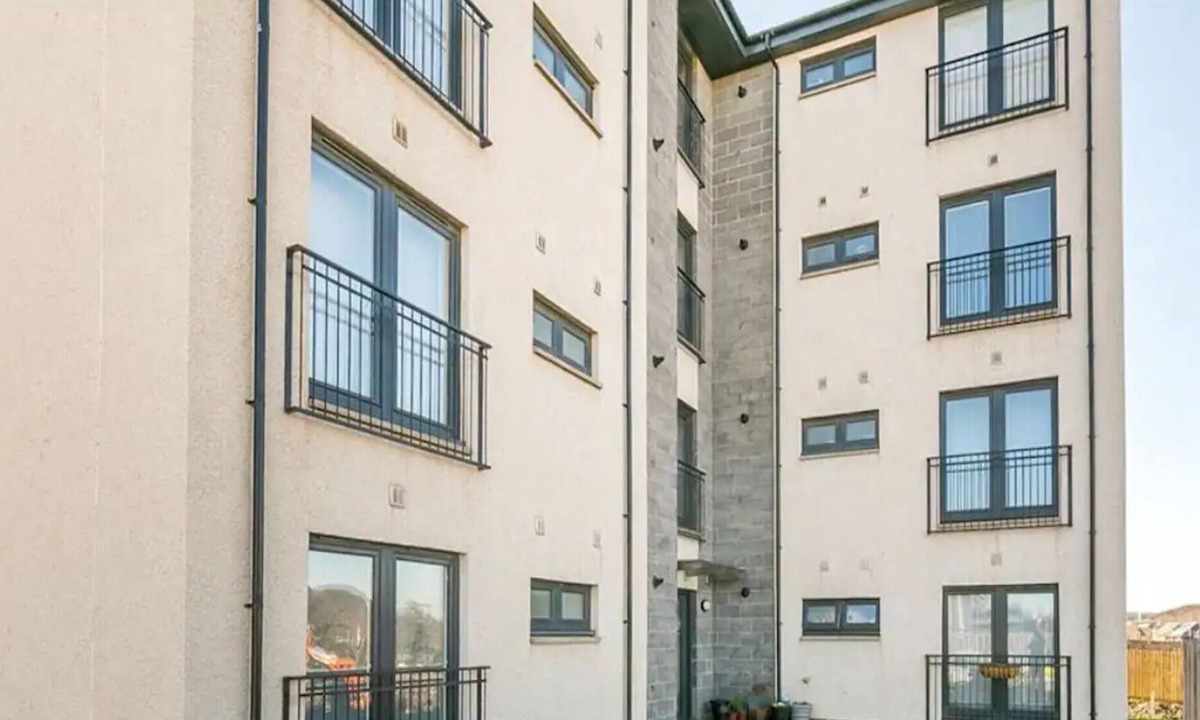 Bonnybridge Apartment | Pass the Keys | Modern Cosy Flat