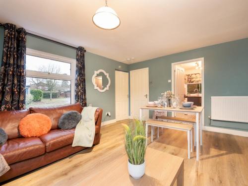 Woodcote Apartment | Pass the Keys Stylish Flat with Free Parking