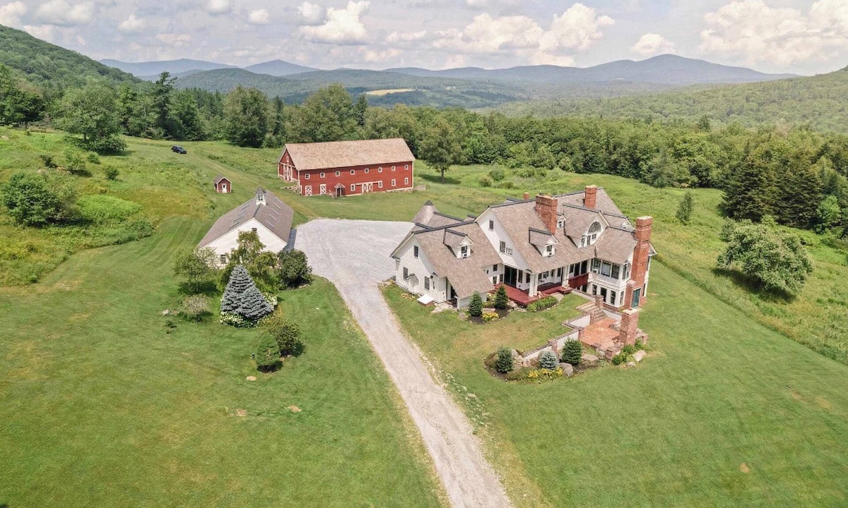 Mount Holly House | Pastoral 5-BR Estate Minutes to Okemo