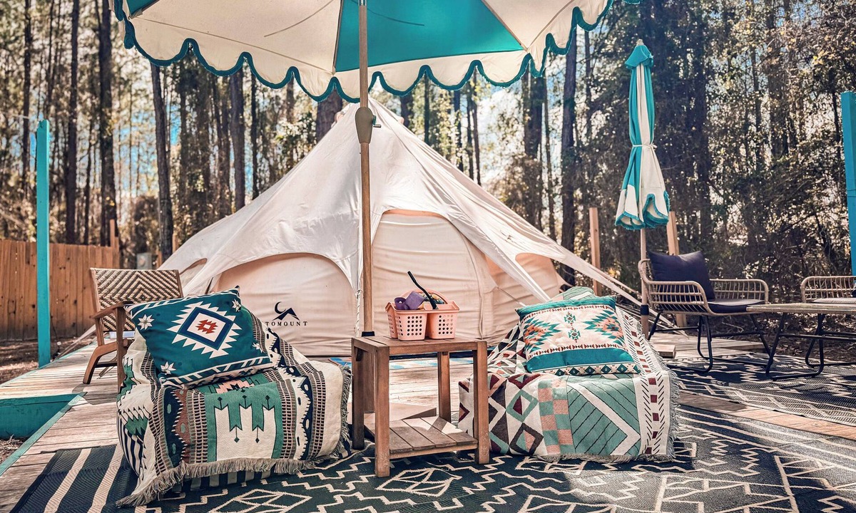 Middleburg RV Rental | Pasture Bedtime Yurt