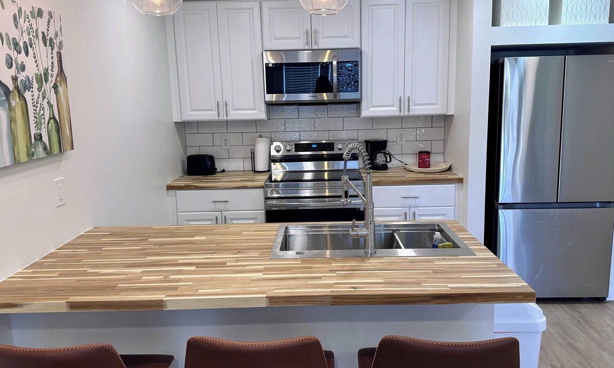 Hamilton House | Patchwork Paradise A - New 2BR Easy walk to MSQC