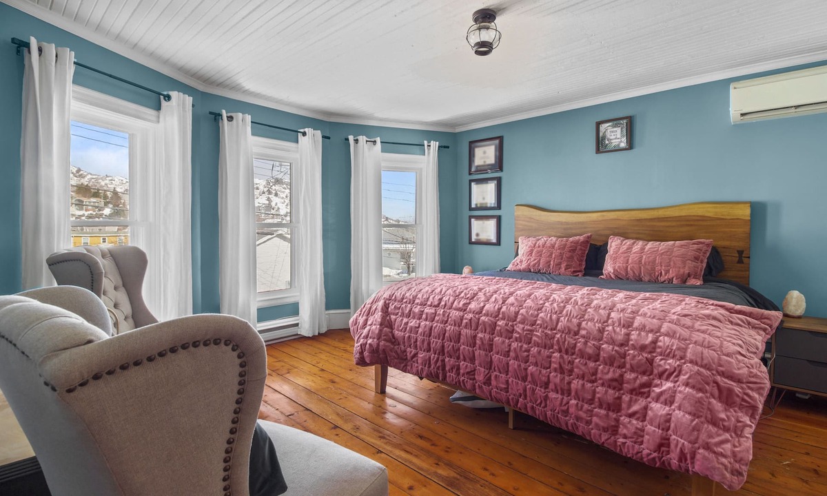 Petty Harbour House | Patey’s Port Inn 3Bd Hot Tub Driveway