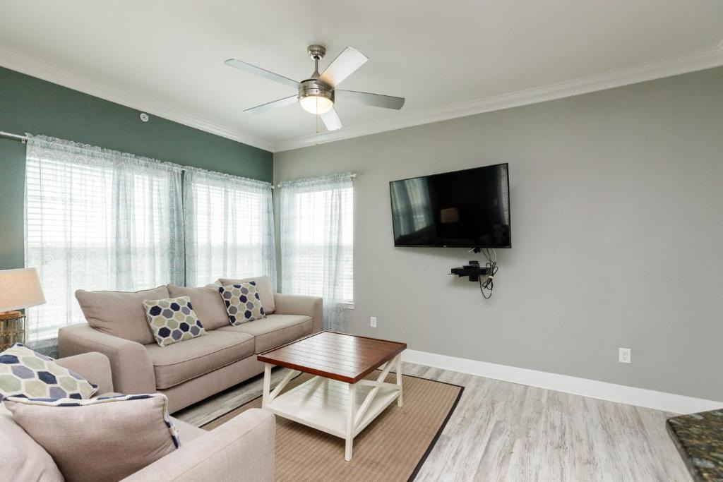 Corpus Christi House | Pathway to the Sea C202