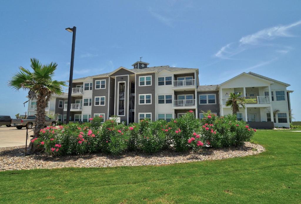 Corpus Christi House | Pathway to the Sea C203