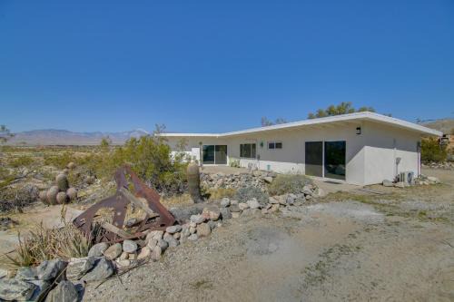 Desert Hot Springs House | Patio and Views Eccentric Desert Hot Springs Home