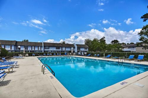 North Myrtle Beach House | Patio & Balcony! NMB Townhome < 2 Mi to Shore