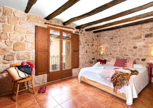 Lledo Apartment | Patio con barbacoa: disfruta del Matarraña