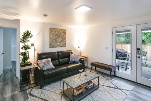 Education Hill Apartment | Patio & Grill: Dog-Friendly Redmond Getaway!