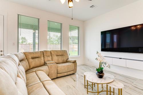 Tomball House | Patio & Pool Access: Family Home in Tomball