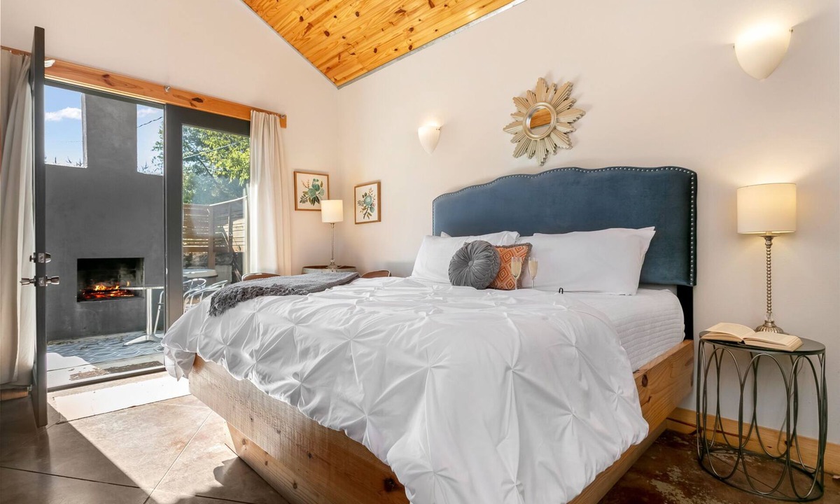 Fredericksburg Apartment | Patio Sisters Lily Suite | King Bed | Hot Tub | Outdoor Fireplace