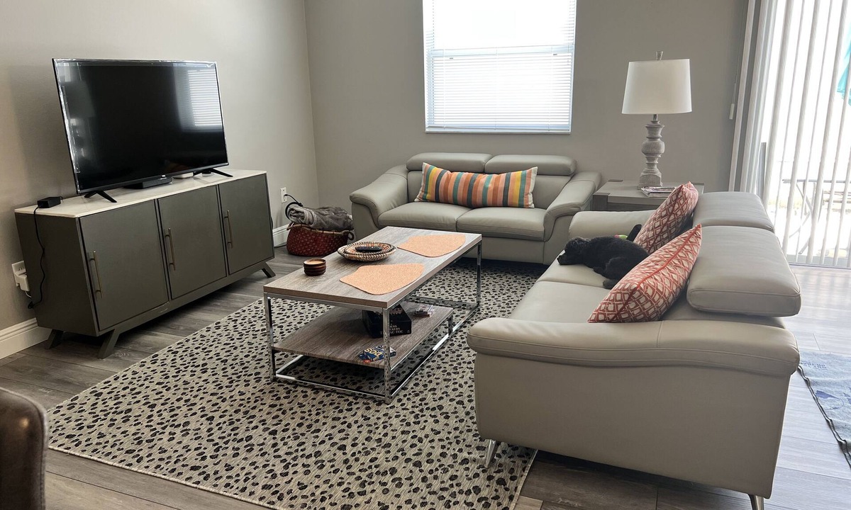 Lynnhaven Villa | Patio Villa, 5 min to Lake Sumter Landing with Golf Car. Village of Ashland