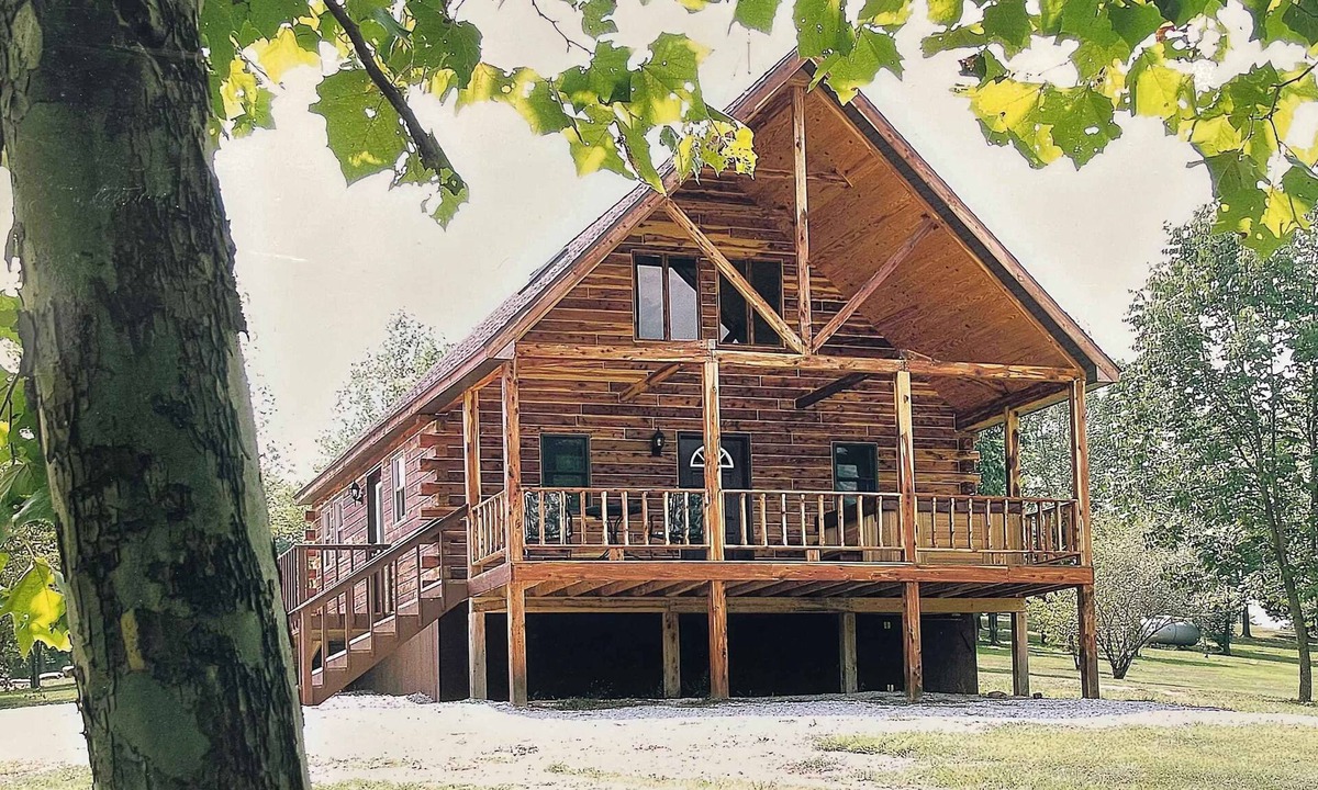 Eckerty Cabin | Patoka Lake Deluxe with Hot Tub Cabin #20 at Patoka 4 Seasons Resort