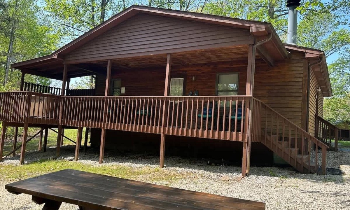 Eckerty Cabin | Patoka Lake Deluxe with Hot Tub #15 at Patoka 4 Seasons Resort