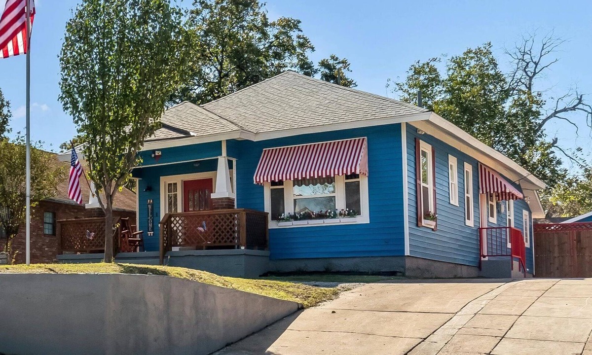 Fort Worth House | Patriot Outpost - Sleeps 8 - Just 3/4 Mile from Stockyards! TCU close by
