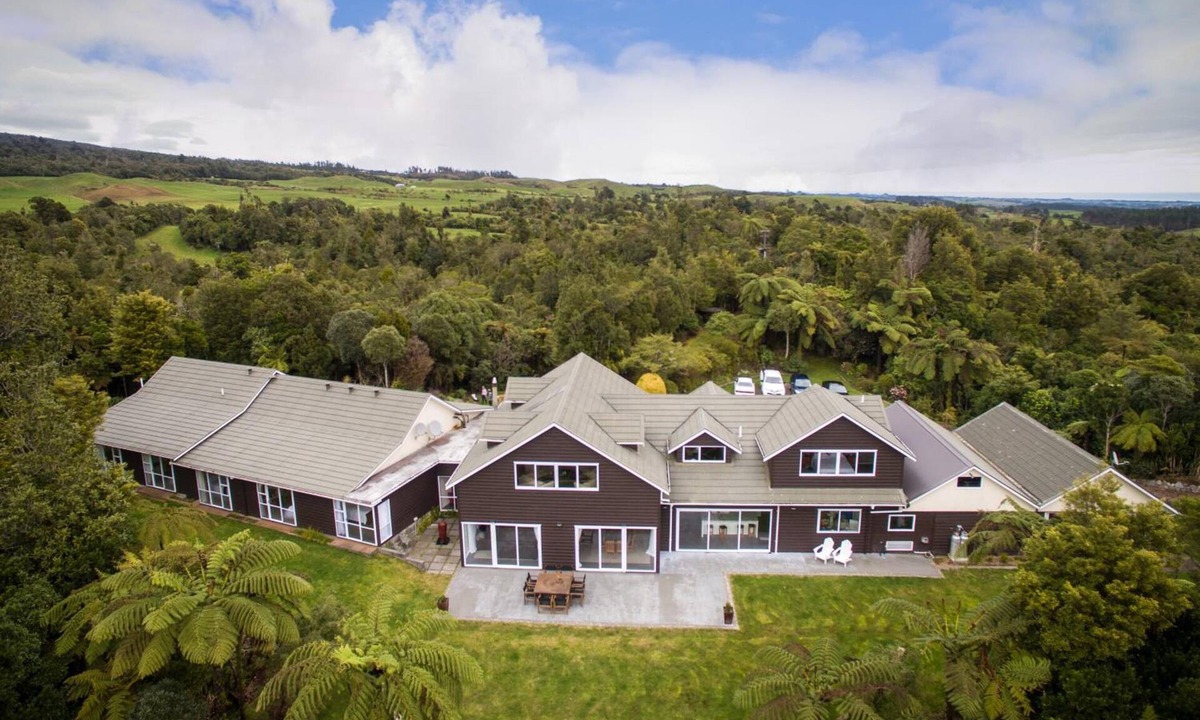 Pitone Bed & Breakfast | Patuha Rainforest Retreat