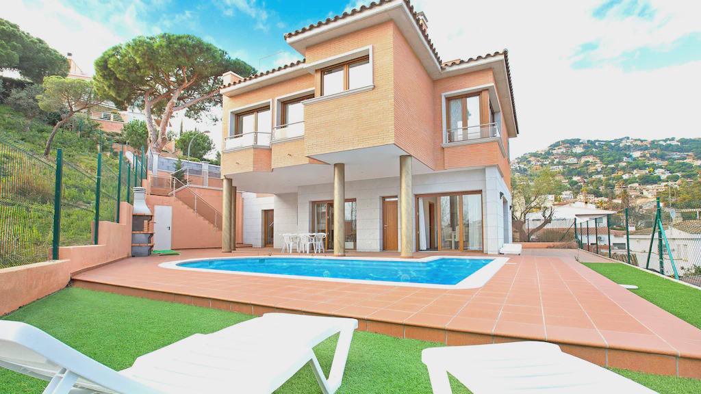 Lloret de Mar Villa | Paulina - Four Bedroom Villa, Sleeps 8