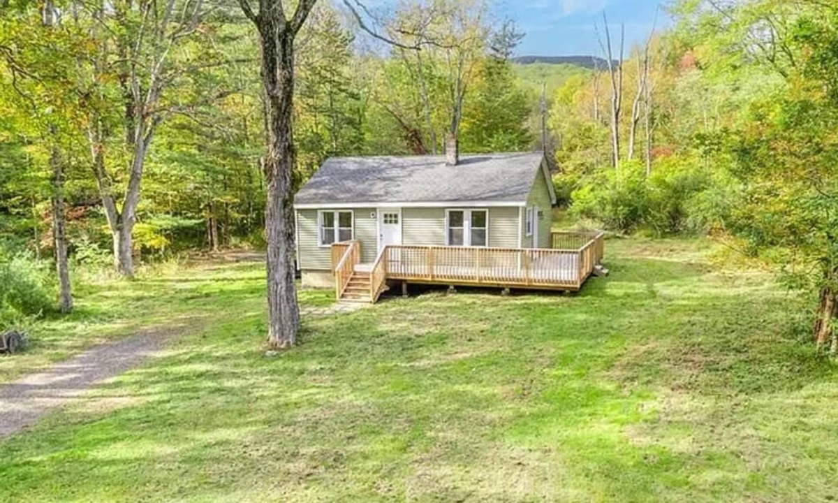 Pine Bush House | Pause and Reset. 24/7 access. Include's Entire Home. Beautiful Outdoors NY