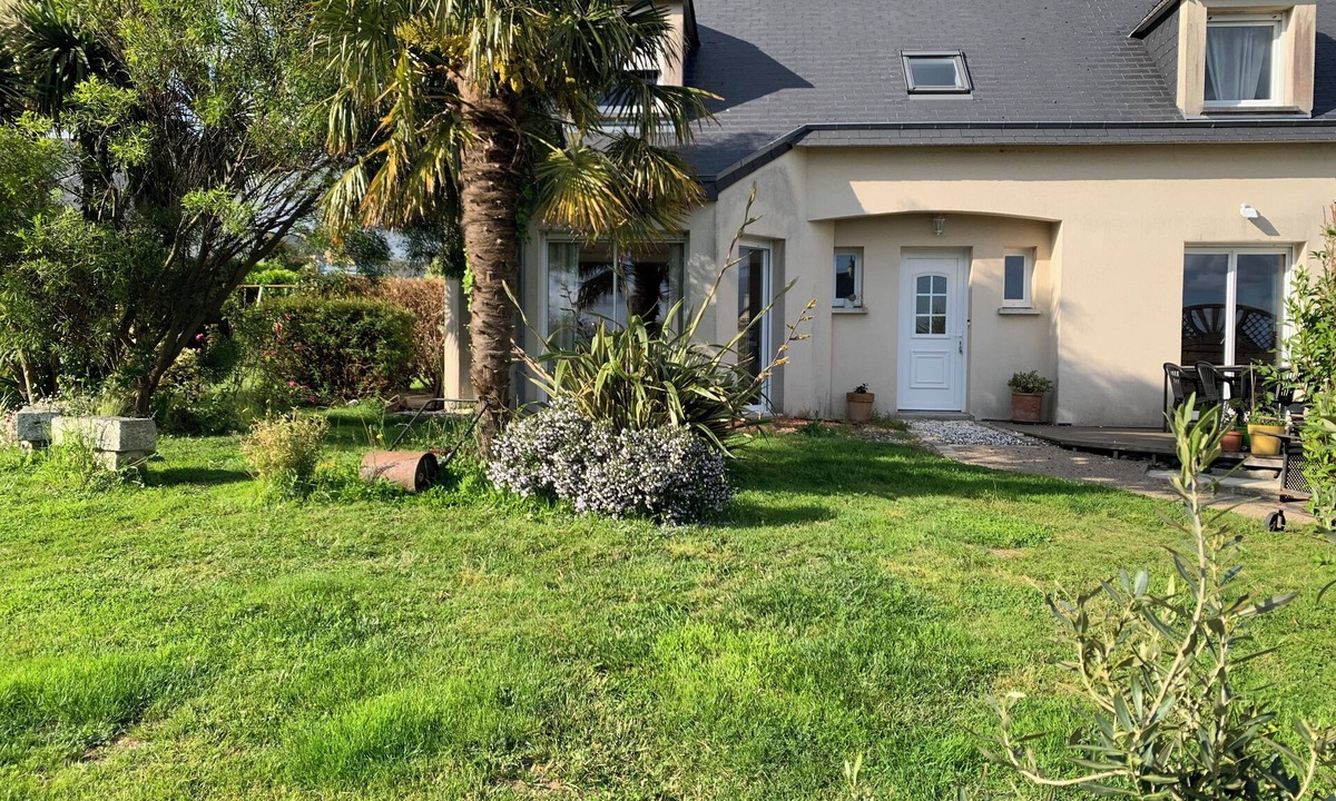 Montebourg House | Pavillon Avec Terrain