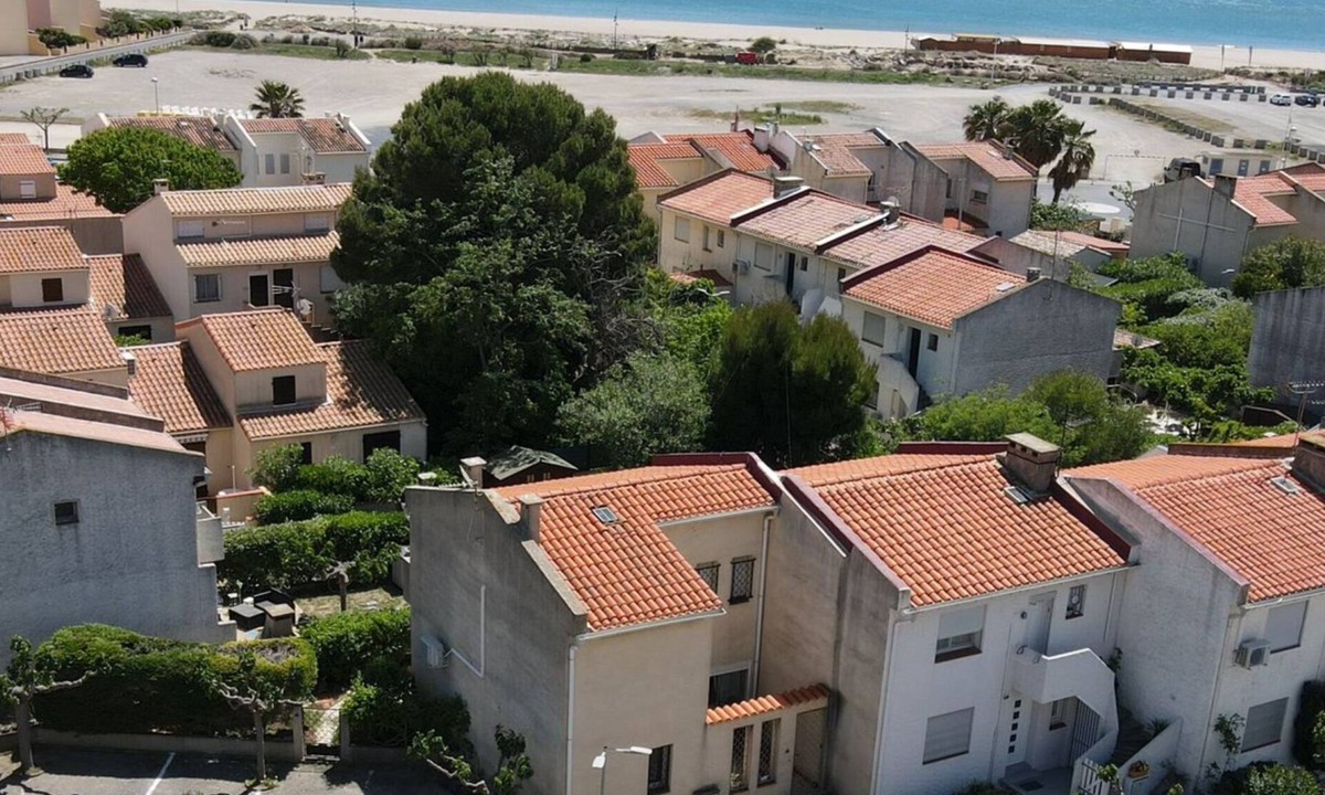 Saint-Pierre-la-Mer Cabin | Pavillon Saint Pierre La Mer. Les Animaux de Compagnie Sont les Bienvenus 🙂