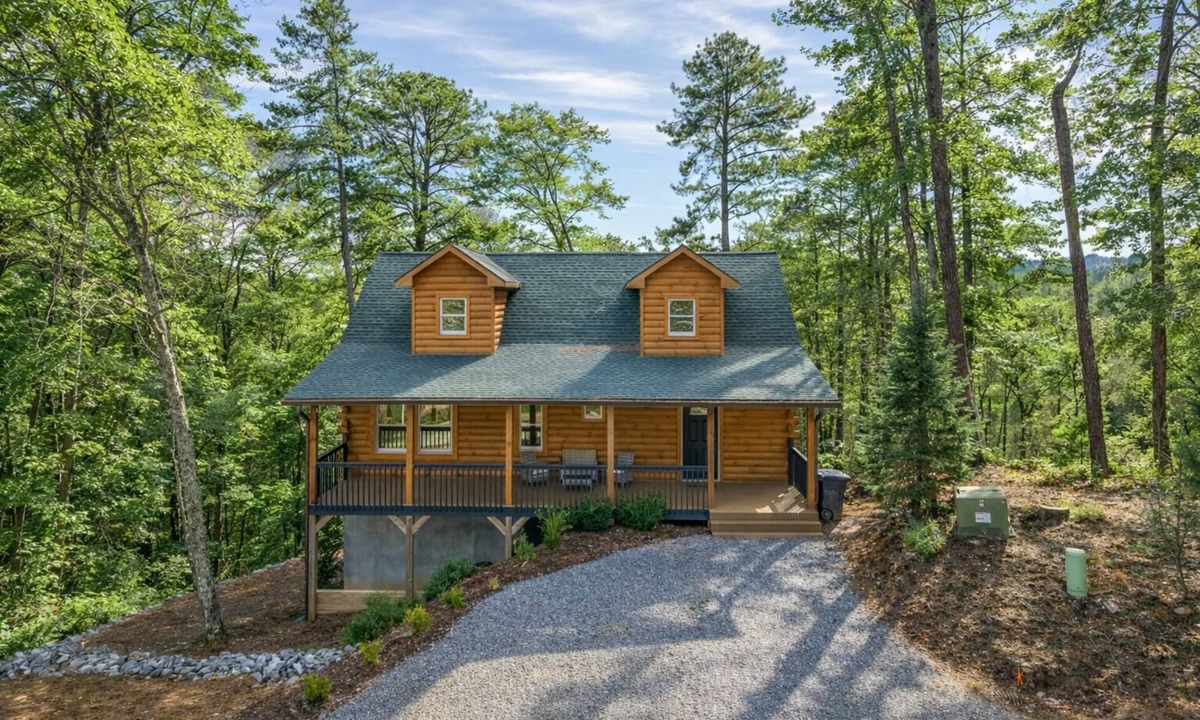 Lake Lure Cabin | Paws Awhile | Pet-Friendly Lake Lure Cabin with Mountain Views, Deck, & Easy Access to Tryon