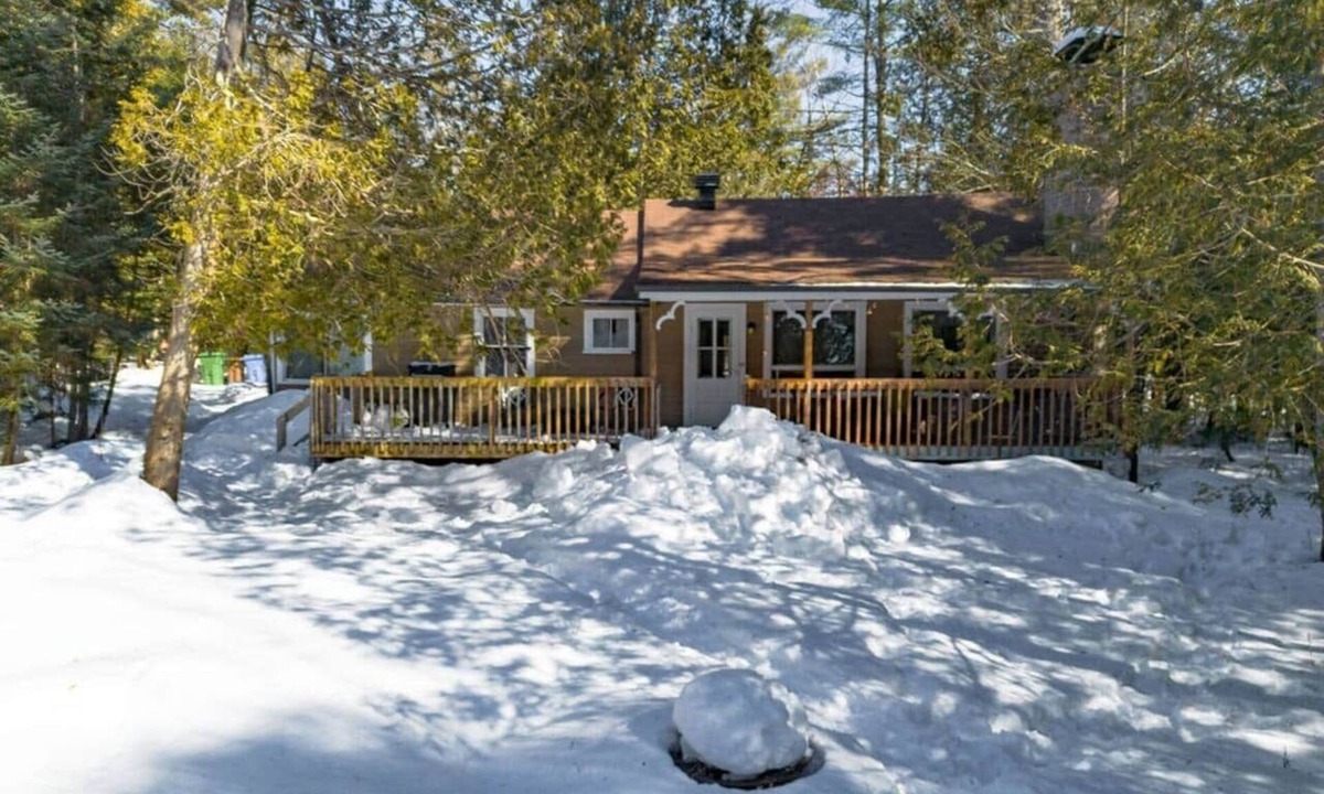 Memphremagog Regional County Municipality House | Paws on the Lake - Lac MemphréMagog