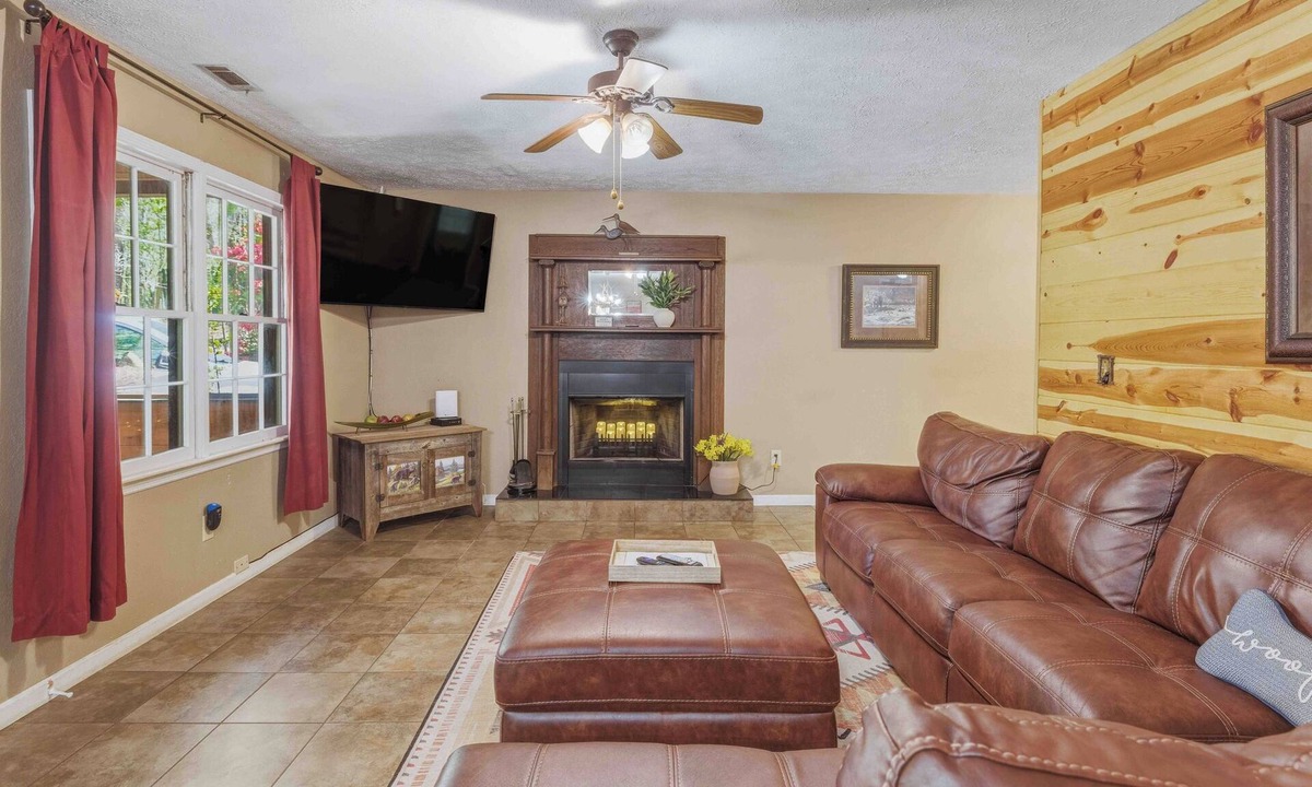 Clarkesville Cottage | Pawsibilities - Free Spring Night