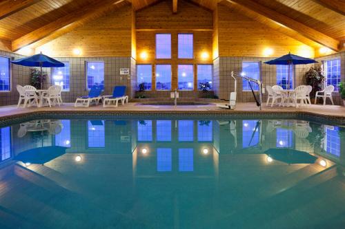 Paynesville Hotel | Paynesville Inn & Suites