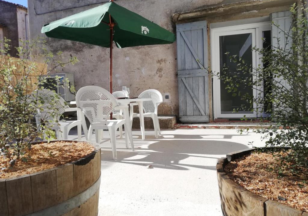 Paziols Apartment | Paziols : Logement en rdc avec terrasse.